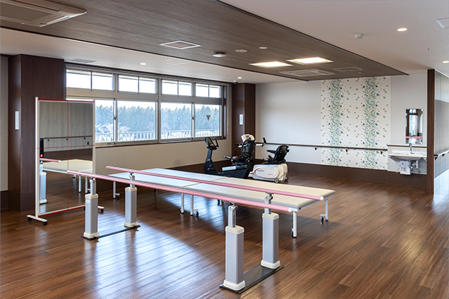 在宅復帰をめざしてリハビリを行う機能訓練室